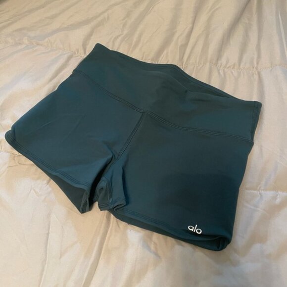 ALO Yoga Pants - Like new Alo yoga bare it airbrush short